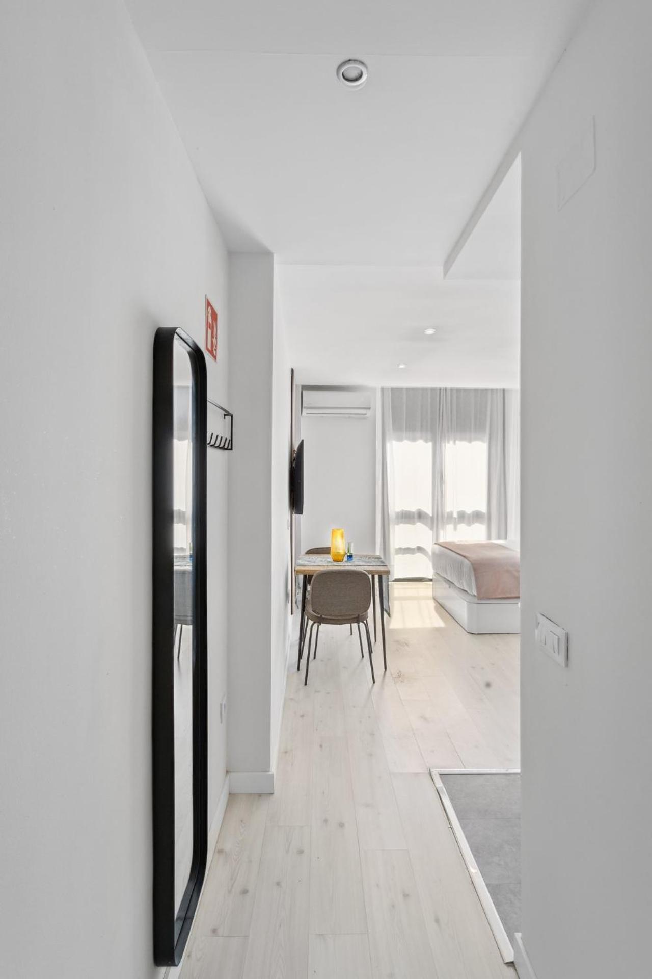 Limehome Madrid Calle De La Paloma Kamer foto