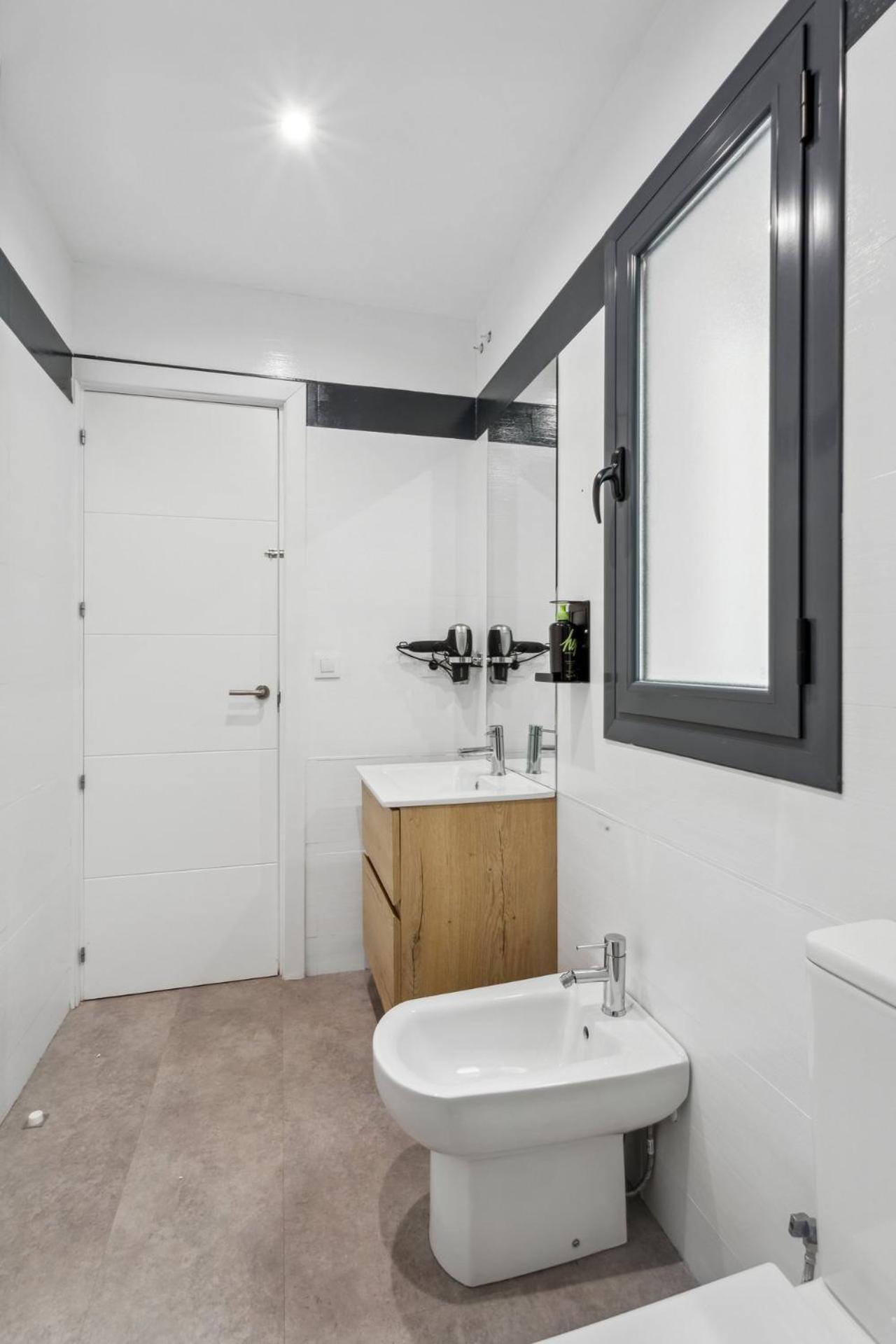 Limehome Madrid Calle De La Paloma Kamer foto